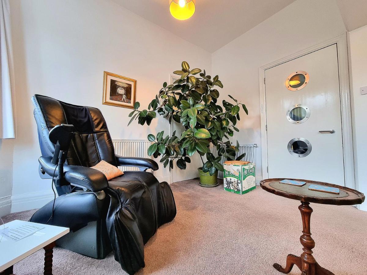Spacious Retreat With River Views Near Peak District Matlock  Exterior photo