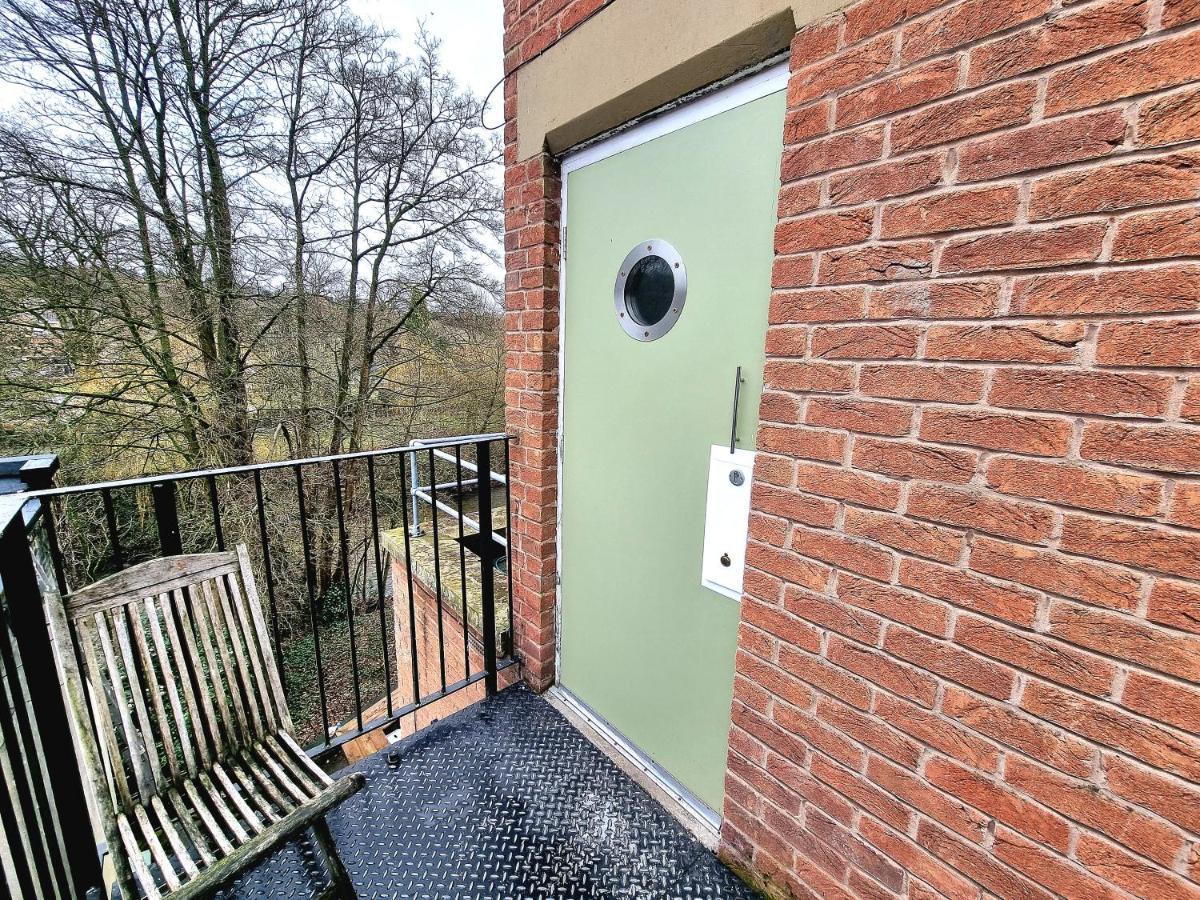 Spacious Retreat With River Views Near Peak District Matlock  Exterior photo