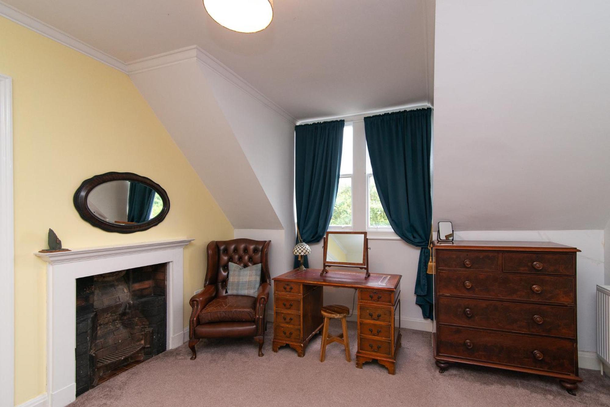 Spacious Retreat With River Views Near Peak District Matlock  Exterior photo