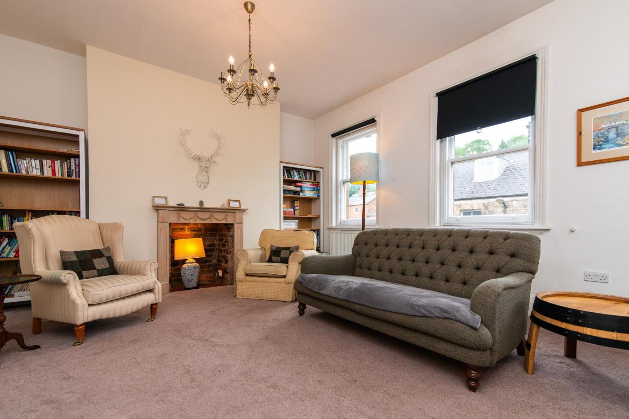 Spacious Retreat With River Views Near Peak District Matlock  Exterior photo