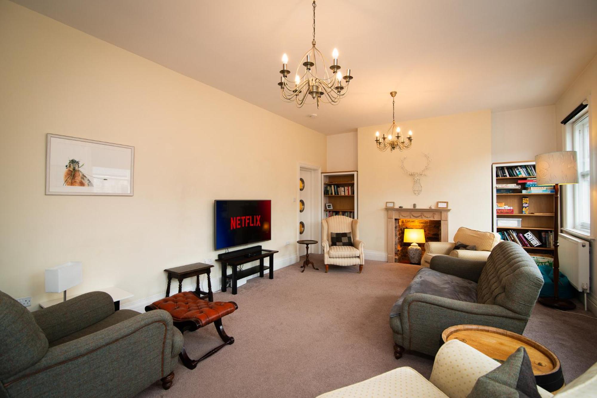Spacious Retreat With River Views Near Peak District Matlock  Exterior photo