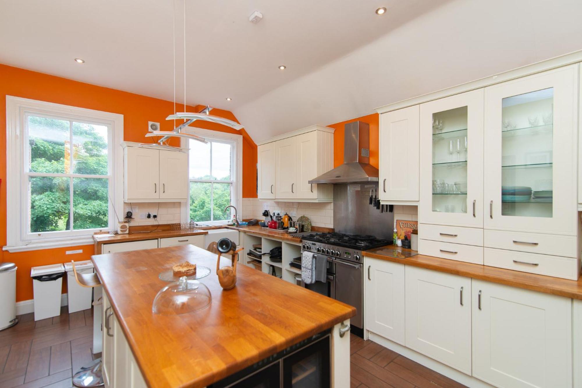 Spacious Retreat With River Views Near Peak District Matlock  Exterior photo