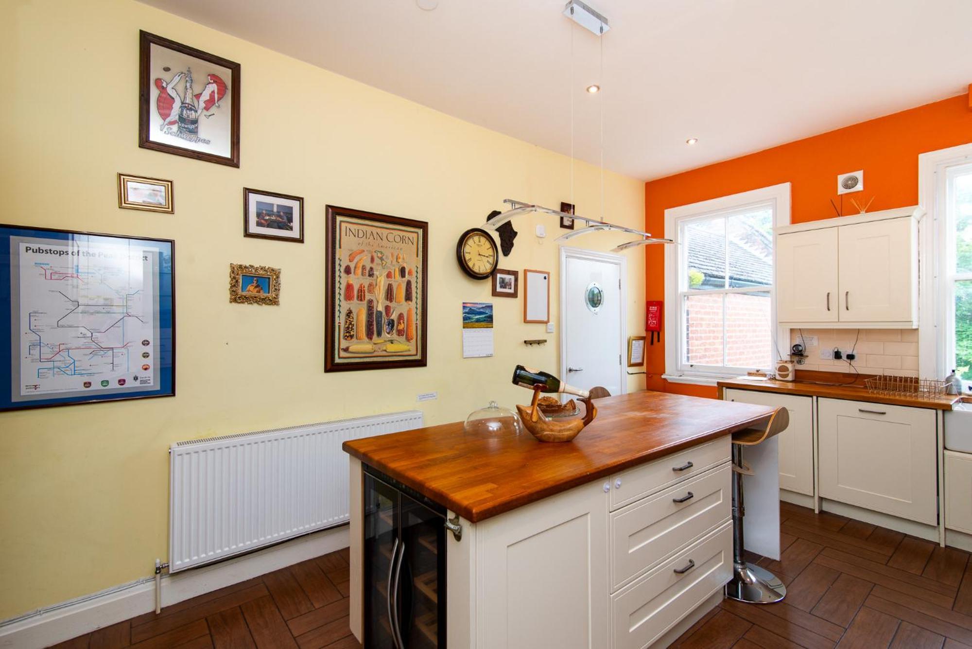 Spacious Retreat With River Views Near Peak District Matlock  Exterior photo